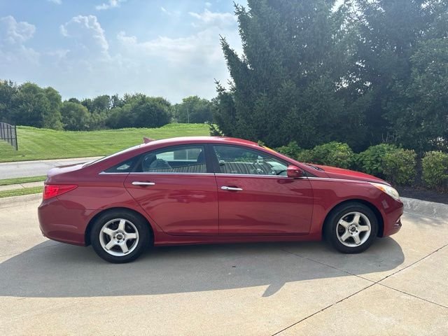 Used 2011 Red Hyundai SE image 5