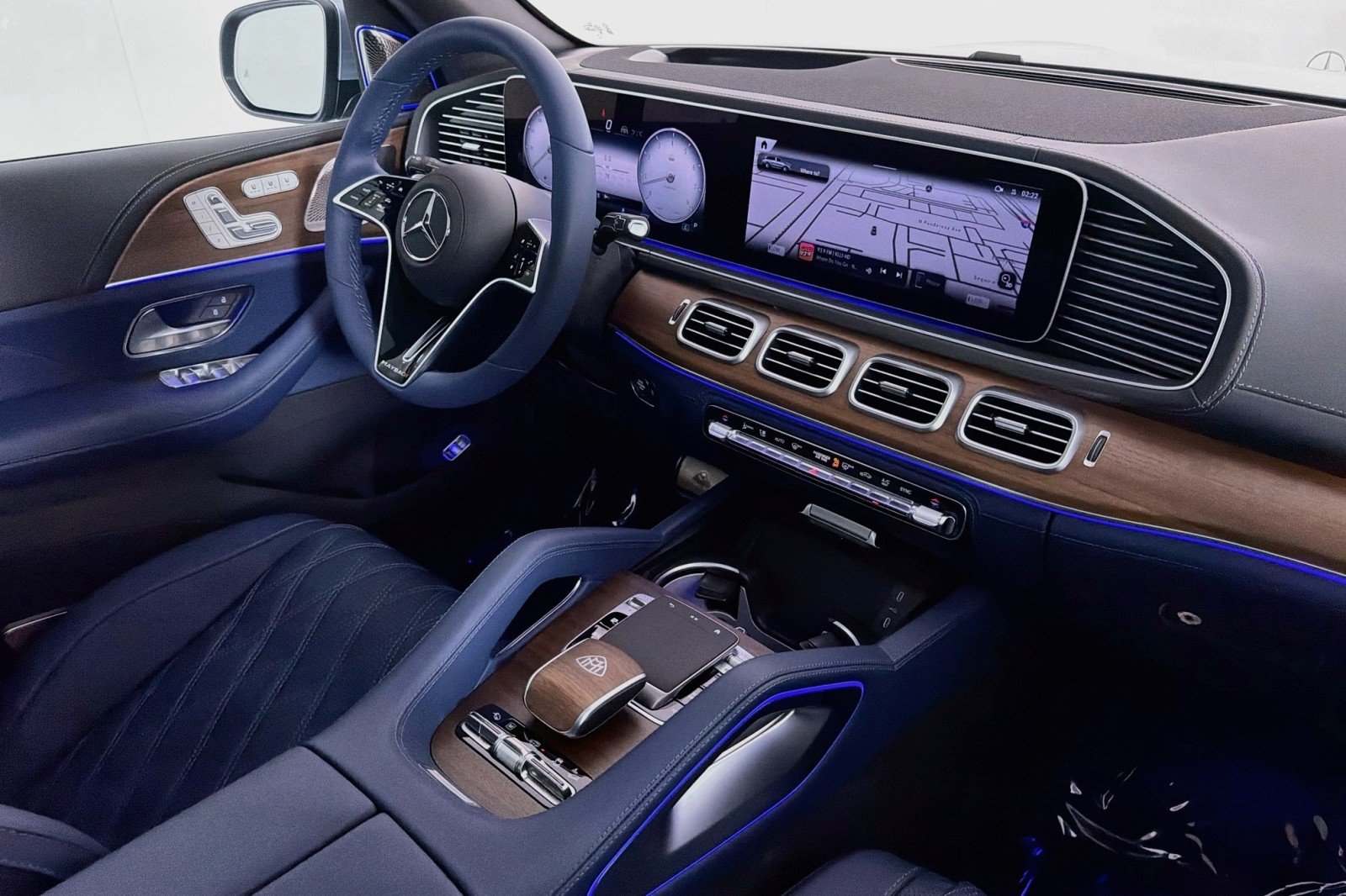 New 2026 MANUFAKTUR Cote d Azur Light Blue Metallic Mercedes-Benz Maybach GLS 600 4MATIC® SUV image 19