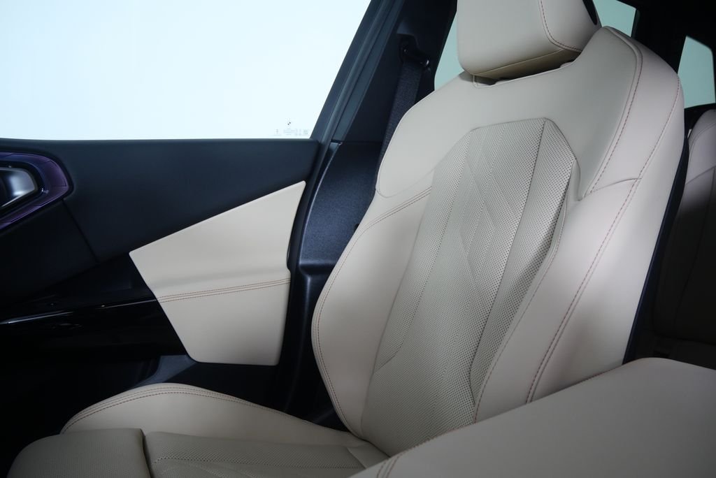 Used 2026 Mineral White Metallic BMW 30 xDrive image 21