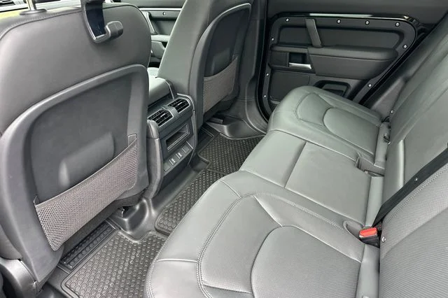 New 2026 Santorini Black Land Rover X-Dynamic SE image 11