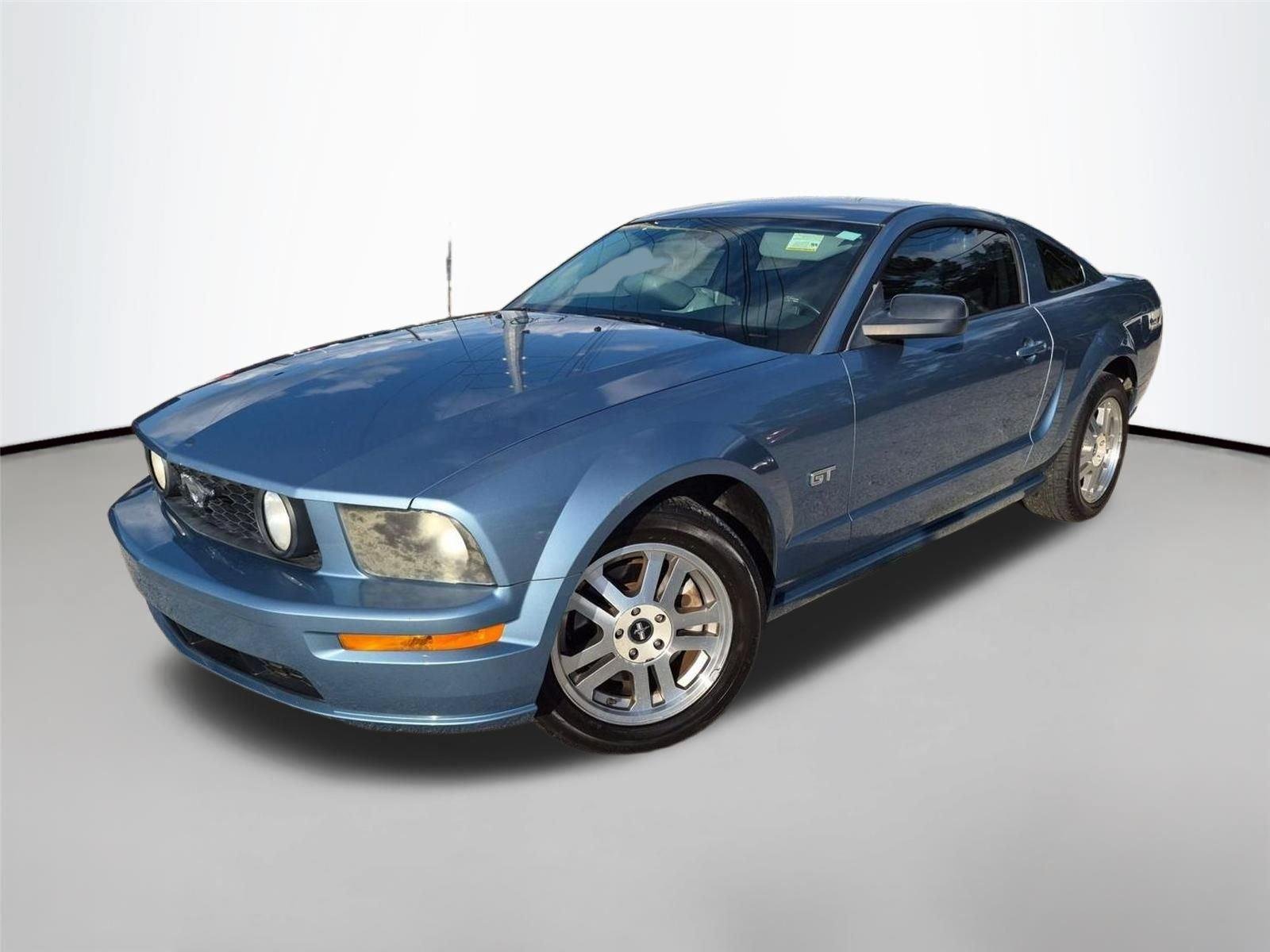 Used 2006  Ford GT Deluxe image 1