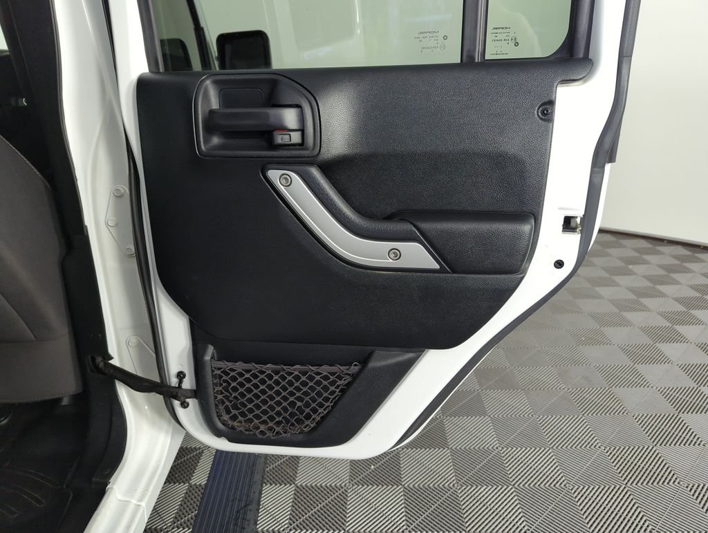 Used 2018 White Jeep Unlimited Sahara image 28