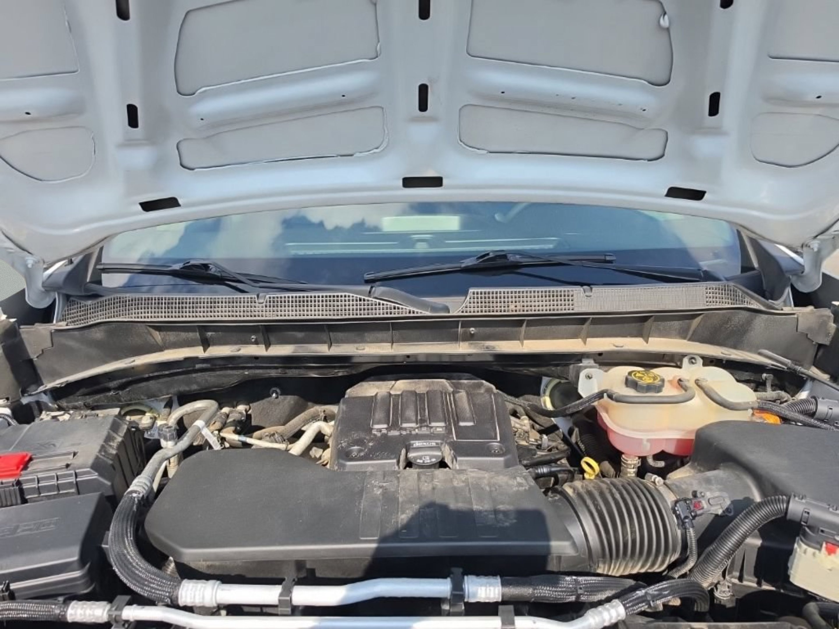 Used 2021 SUMMIT WHITE Chevrolet Custom image 9