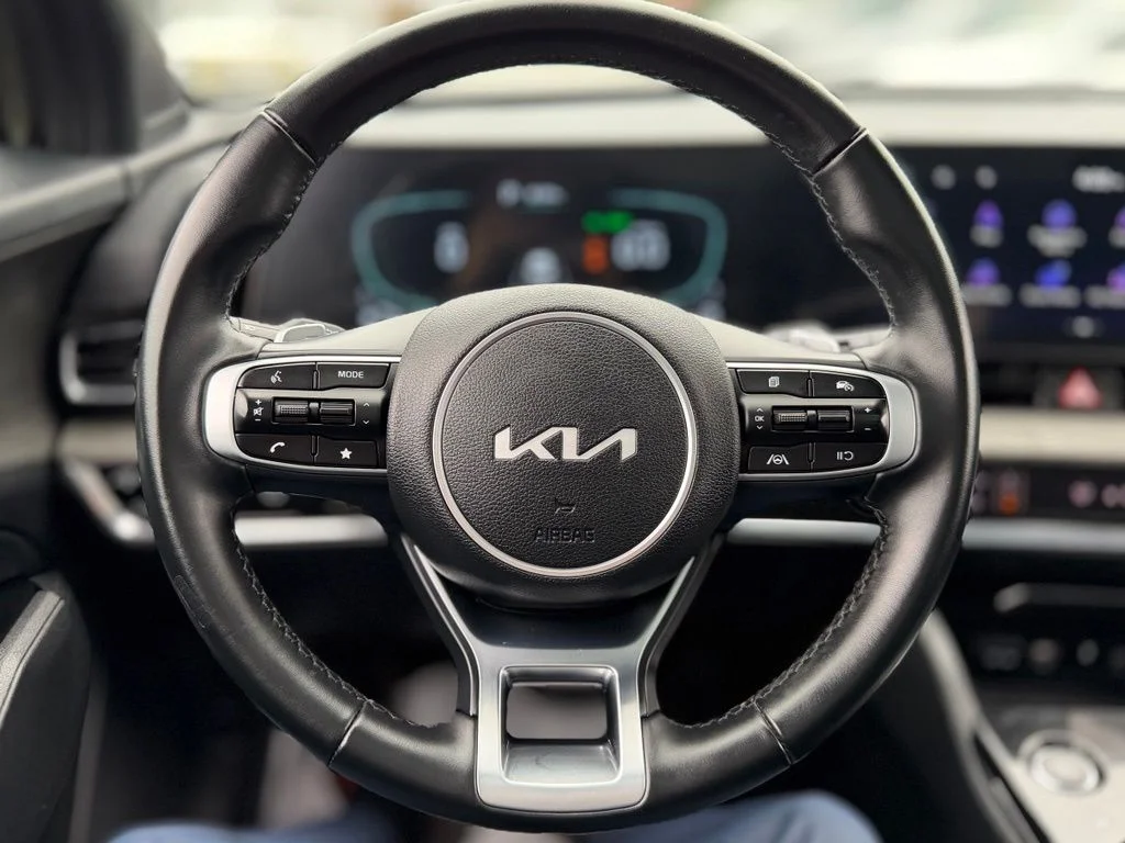 Used 2025 Green Kia X-Line image 11