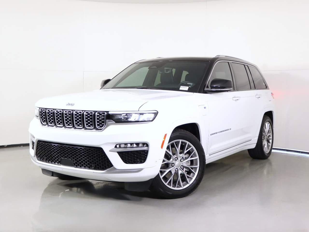 2022 Jeep Grand Cherokee Summit 4WD photo