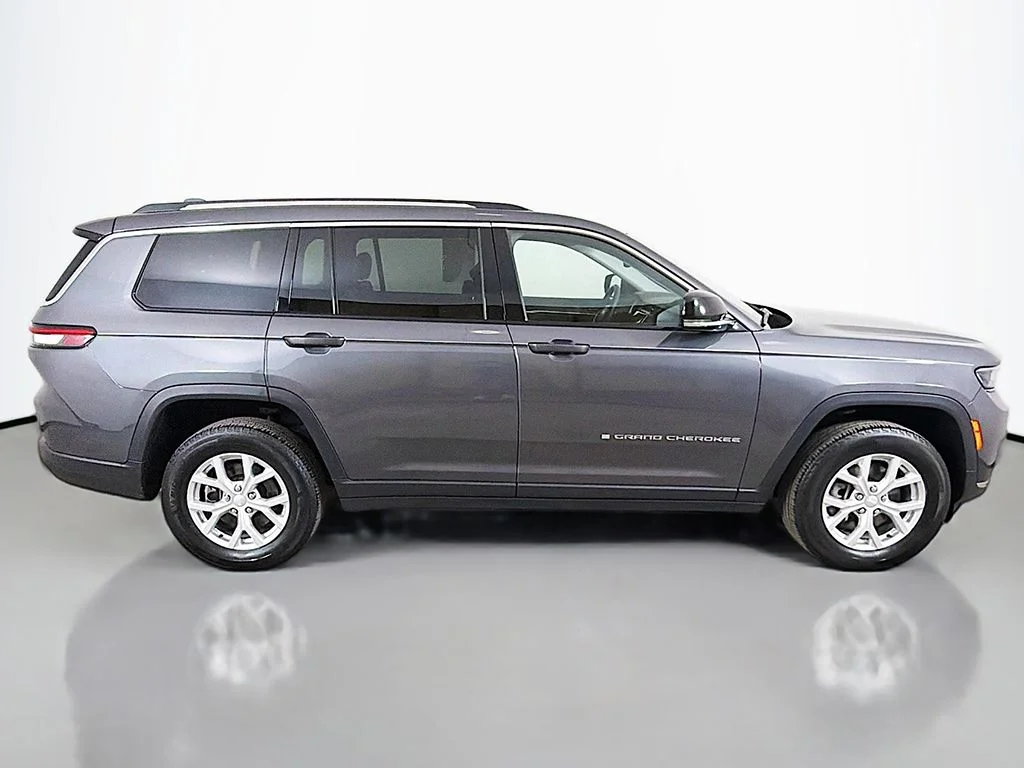 Used 2024 Metallic Jeep Limited image 17