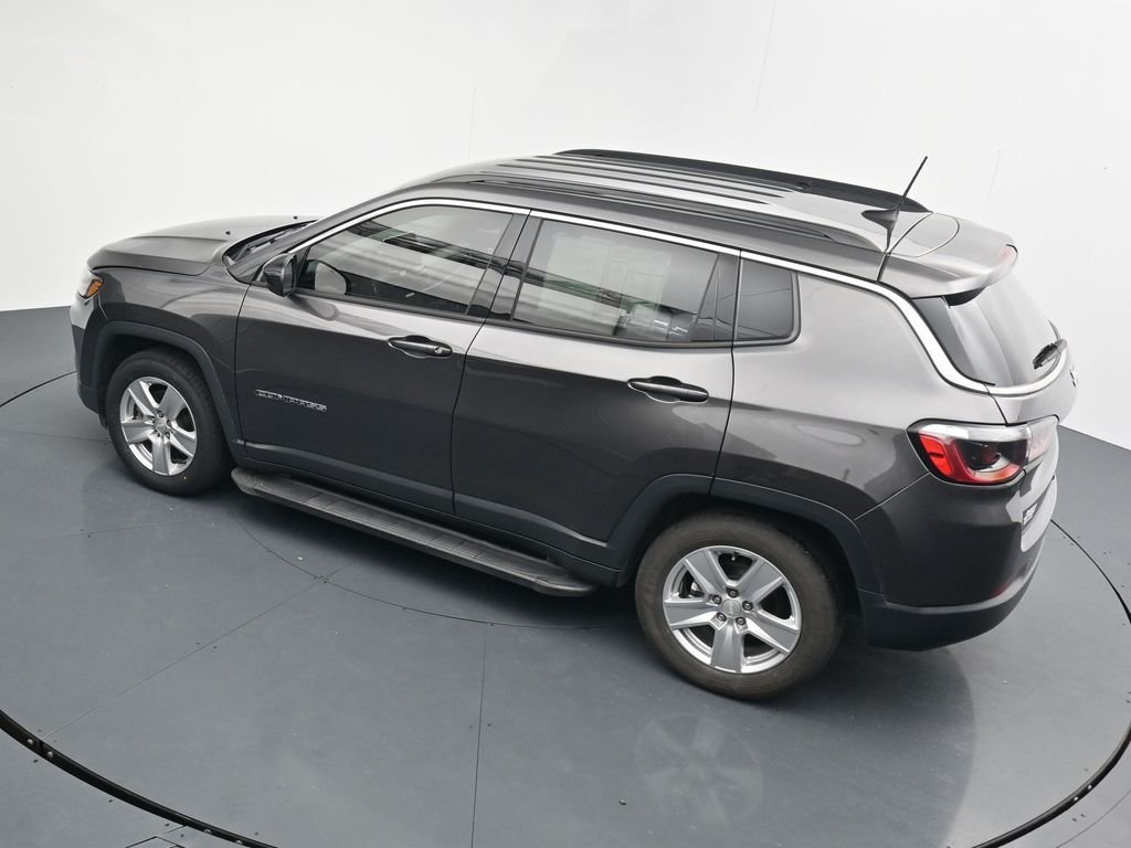 Used 2022 Gray Jeep Latitude image 28