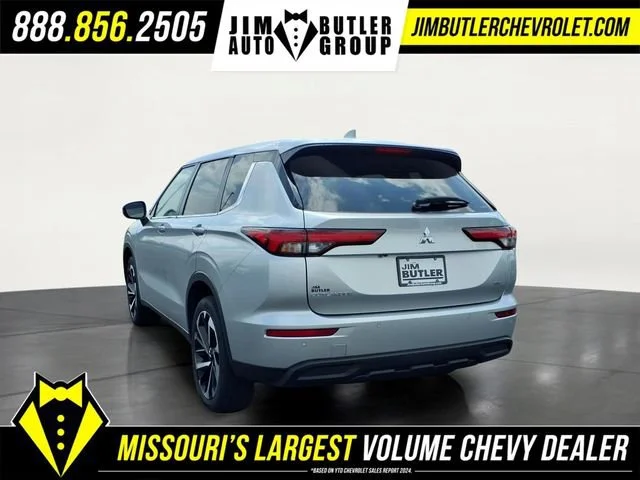 Used 2024  Mitsubishi SE image 2