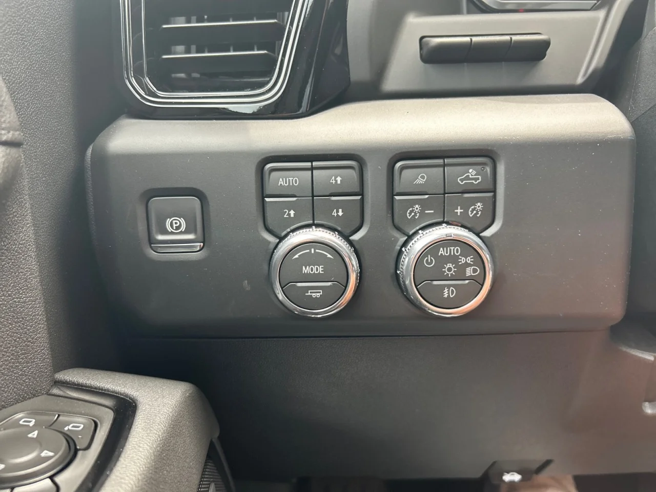 New 2026 Summit White GMC AT4 image 15