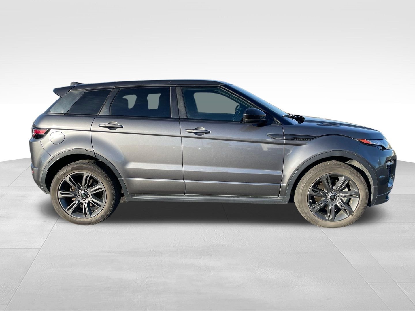 Used 2018 Land Rover Range Rover Evoque Landmark Edition with VIN SALVC2RX5JH314988 for sale in Union Gap, WA