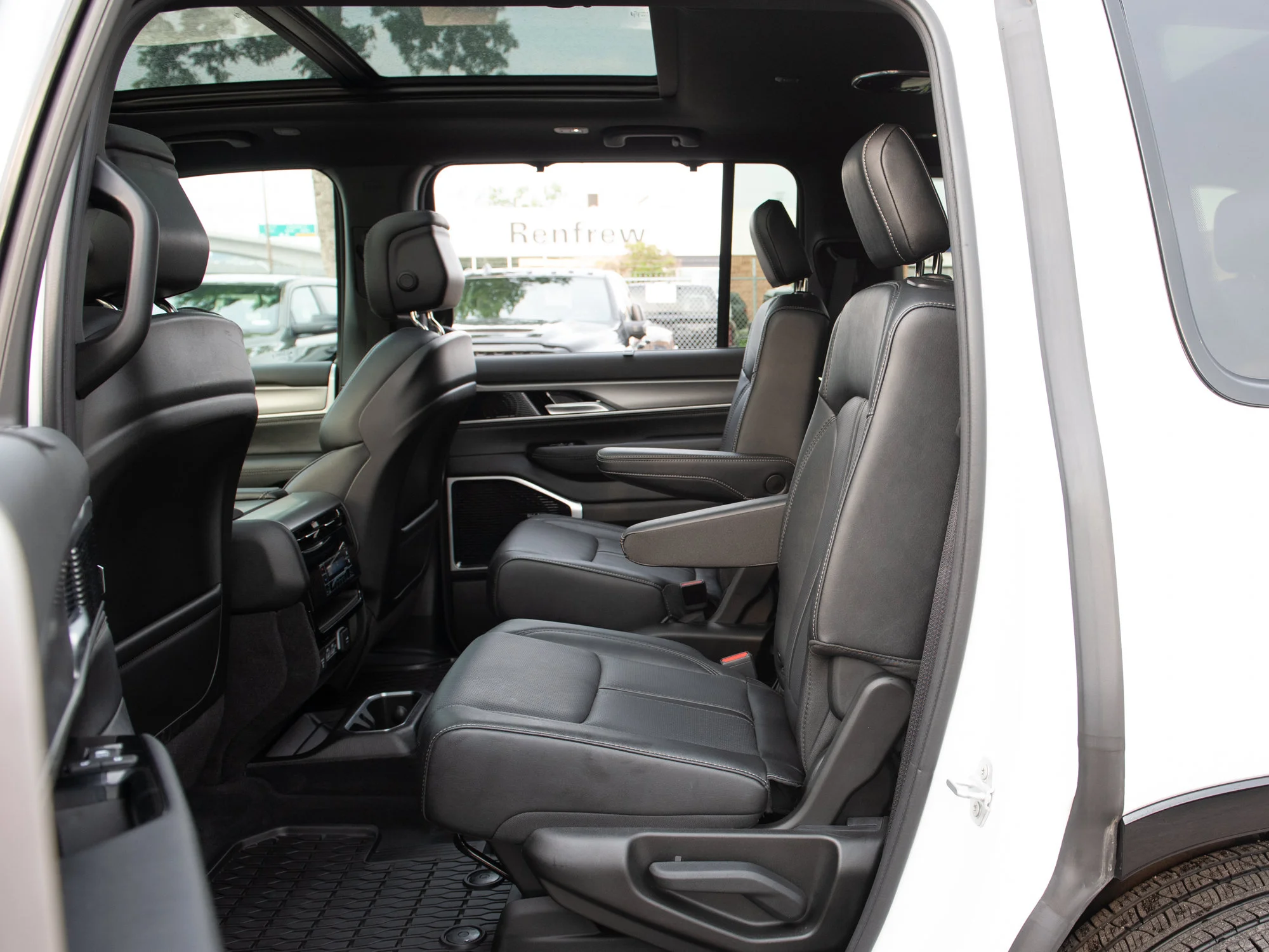 Certified Used 2026 White Jeep Limited Reserve* Twin-Turbo | 420 HP | Apple CarPlay | HD Trailer Tow | Running Boards image 17
