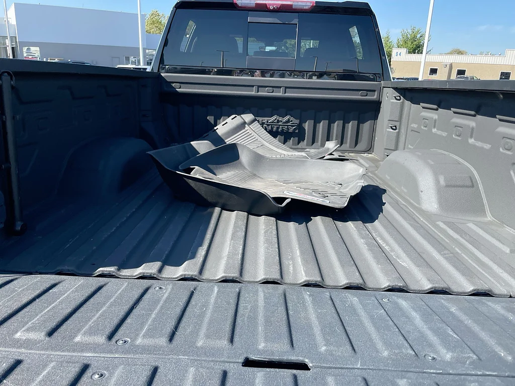 Used 2022 Black Chevrolet High Country image 27