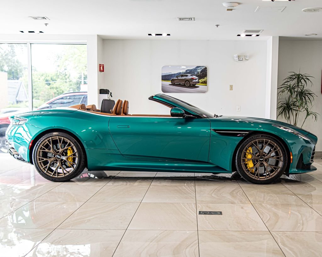 Used 2025 Green Aston Martin Volante image 9