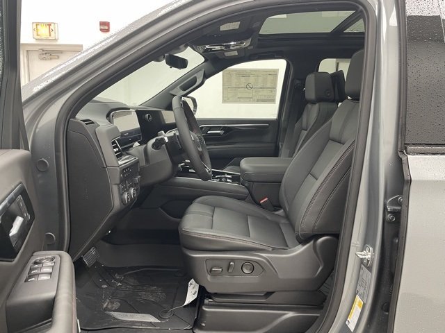 2026 Chevrolet Suburban RST photo 3