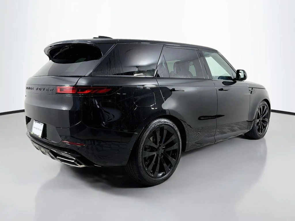 New 2027 Santorini Black Land Rover Dynamic SE image 5