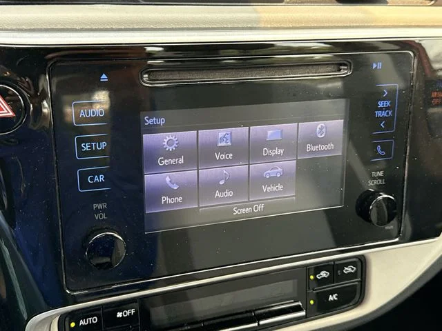2019 Toyota Corolla LE - Photo 18