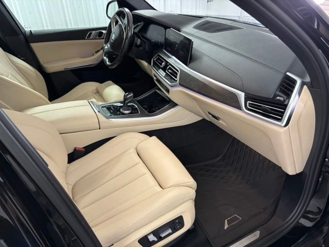 Used 2022 Black BMW sDrive40i image 27