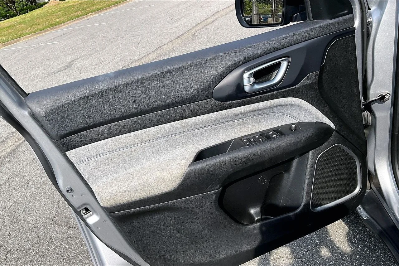 Used 2023 Silver Jeep Sport image 26