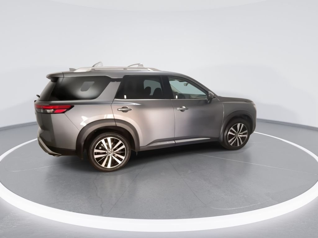 Used 2024 Gray Nissan Platinum image 7