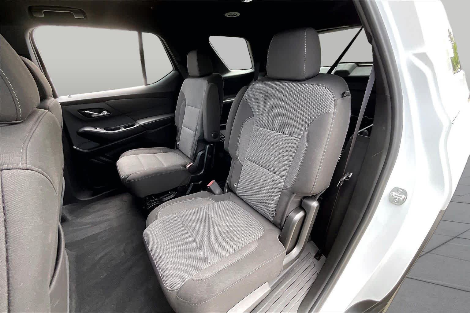 Used 2023 Summit White Chevrolet LT Cloth image 19