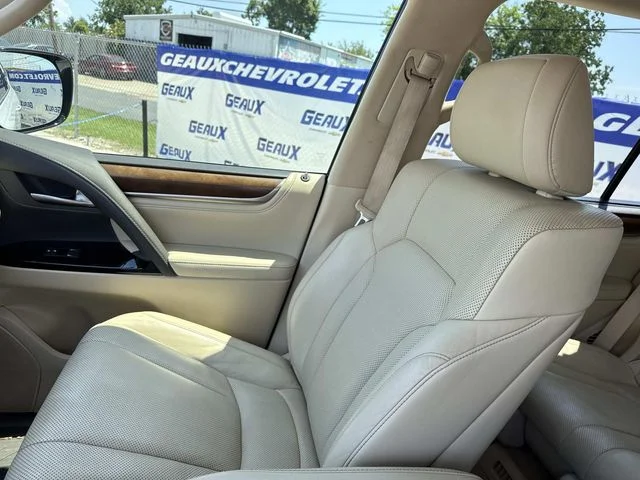 Used 2021 White Lexus 570 image 33