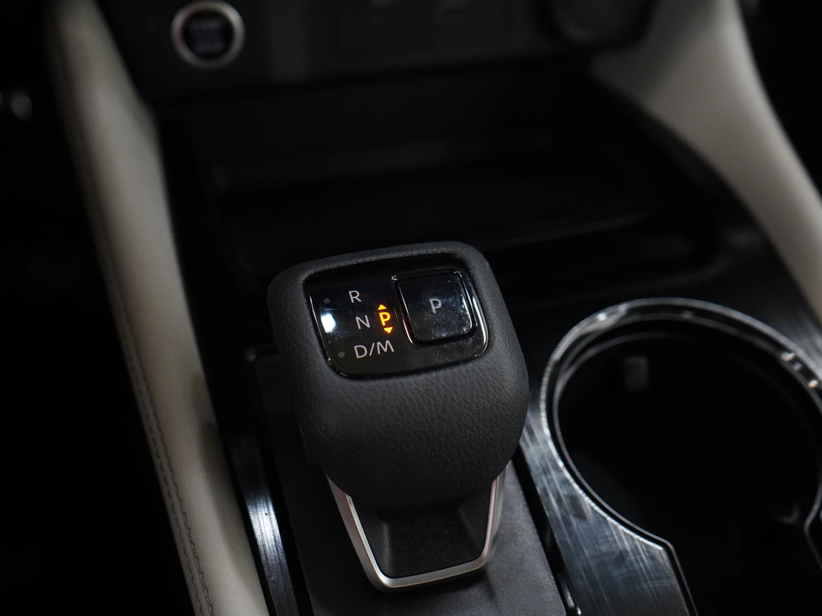 Used 2023 Pearl White Tricoat/Super Black Nissan SL image 23