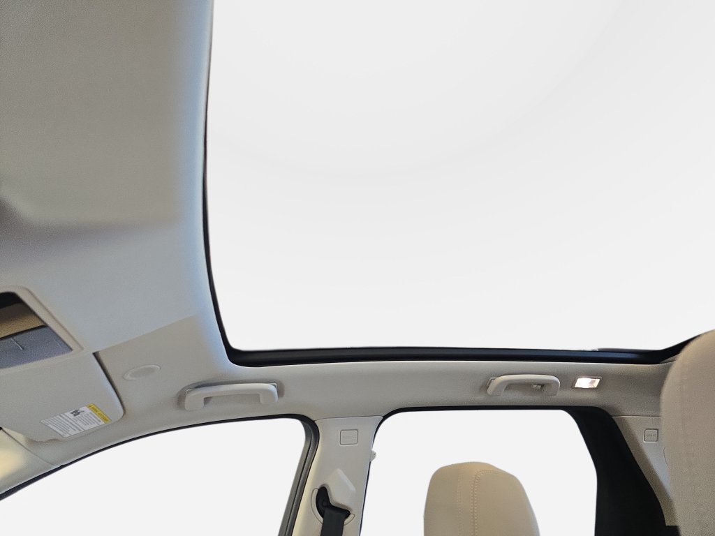 Certified Used 2025 White Land Rover S image 32