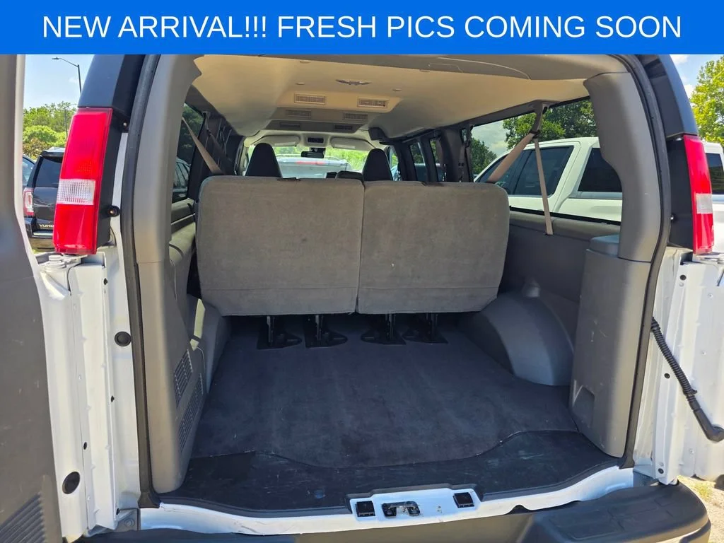 2025 Chevrolet Express Passenger LT - Photo 12