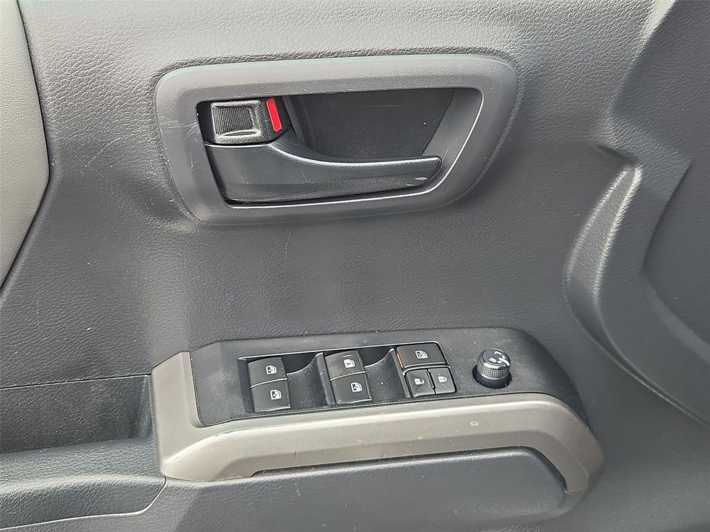 2022 Toyota Tacoma SR5 - Photo 13