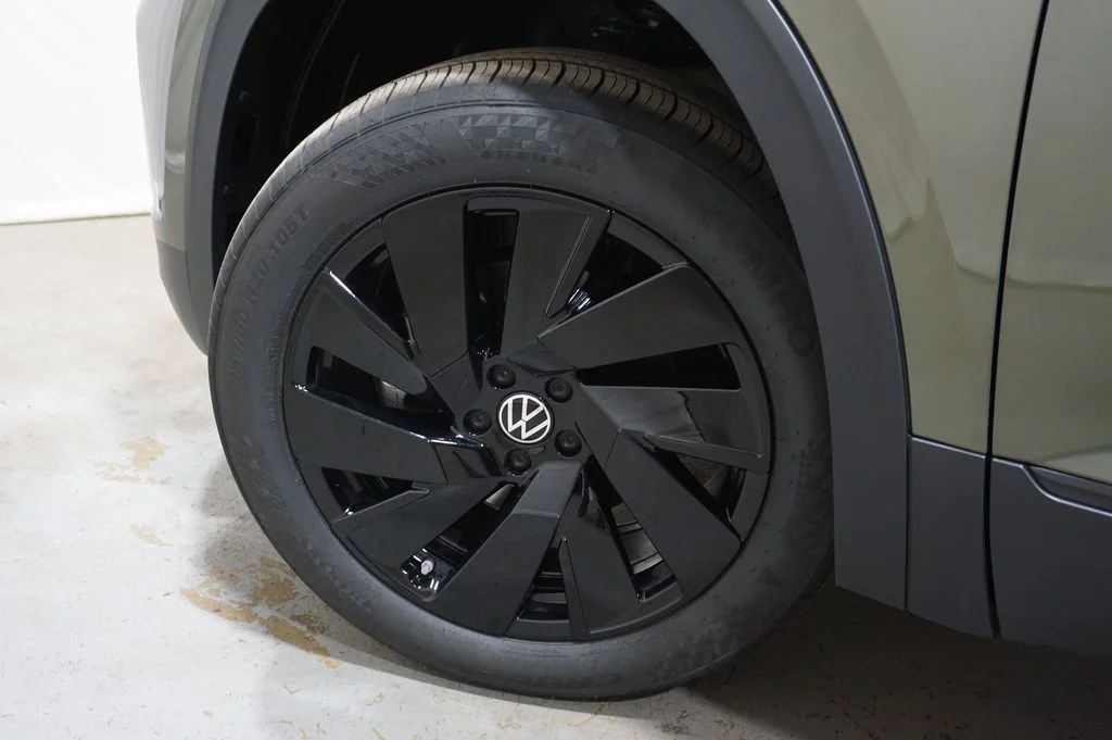 New 2026 Green Volkswagen 2.0T SE w/Technology image 34