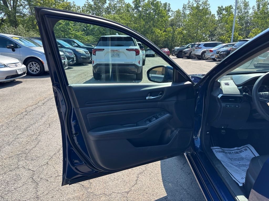 Used 2019 Blue Nissan 2.5 S image 15
