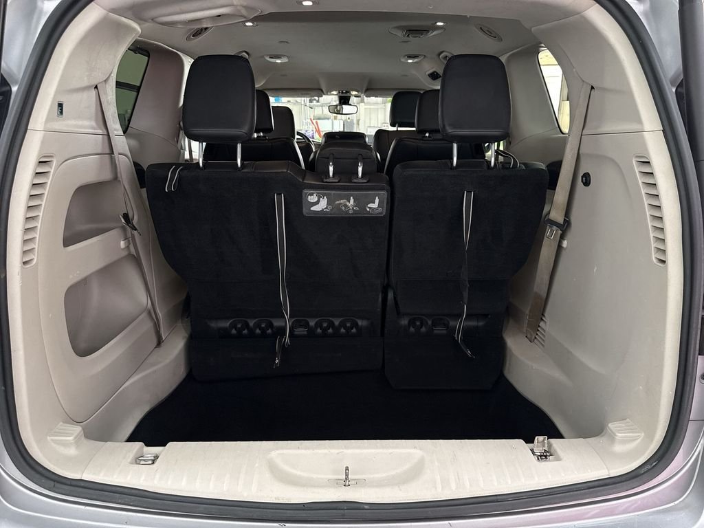 Used 2017 Billet Silver Metallic Chrysler Touring L image 34