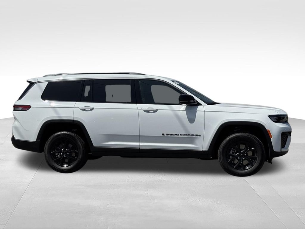 New 2026 Bright White Clear-Coat Exterior Paint Jeep Altitude image 6