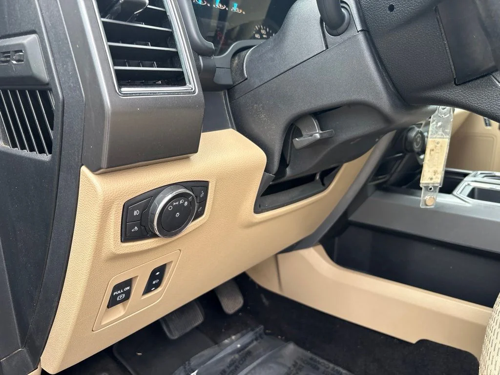 Used 2018 Red Ford XLT image 17