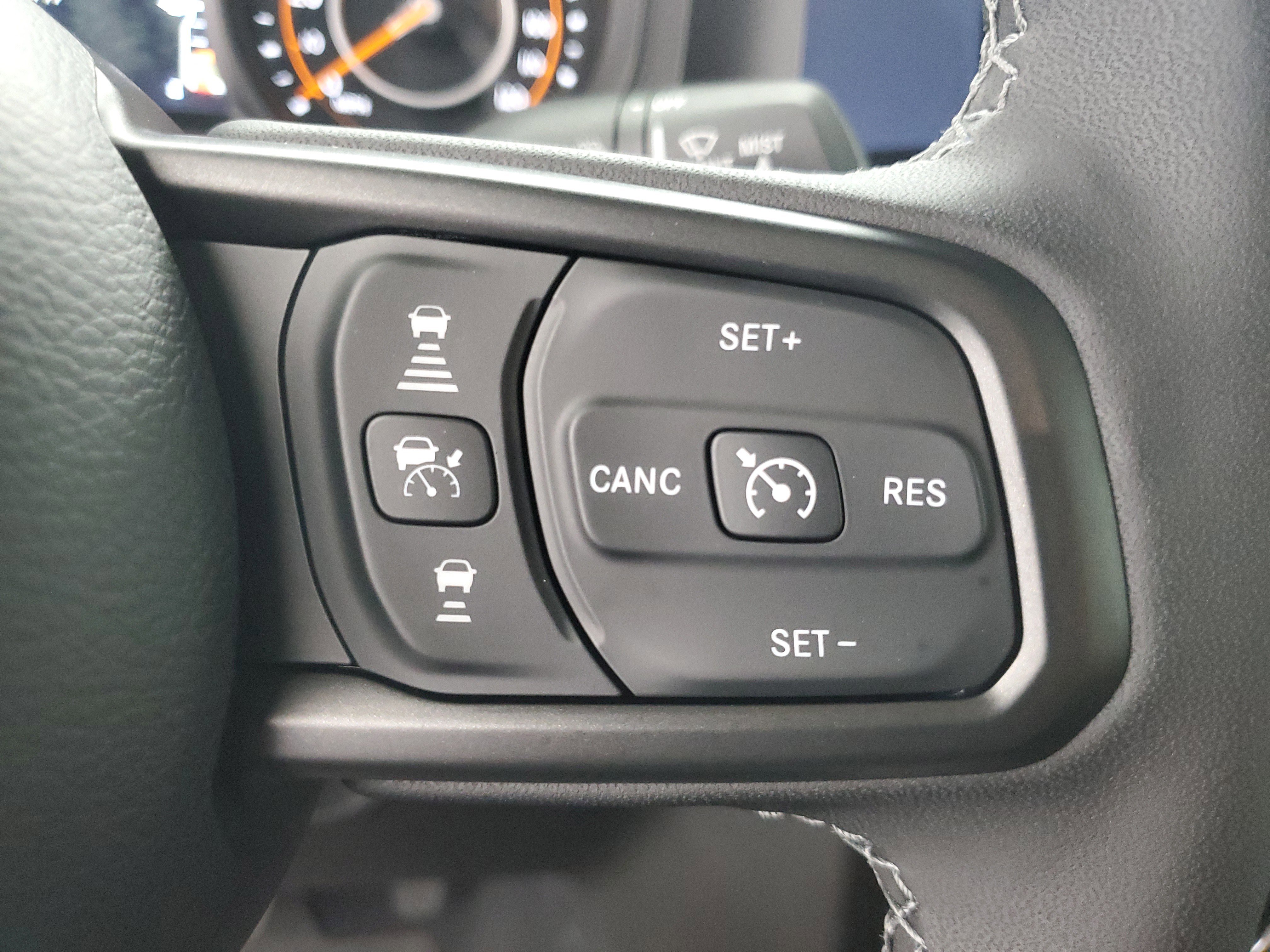 Used 2025 Granite Crystal Metallic Clearcoat Jeep Mojave image 22