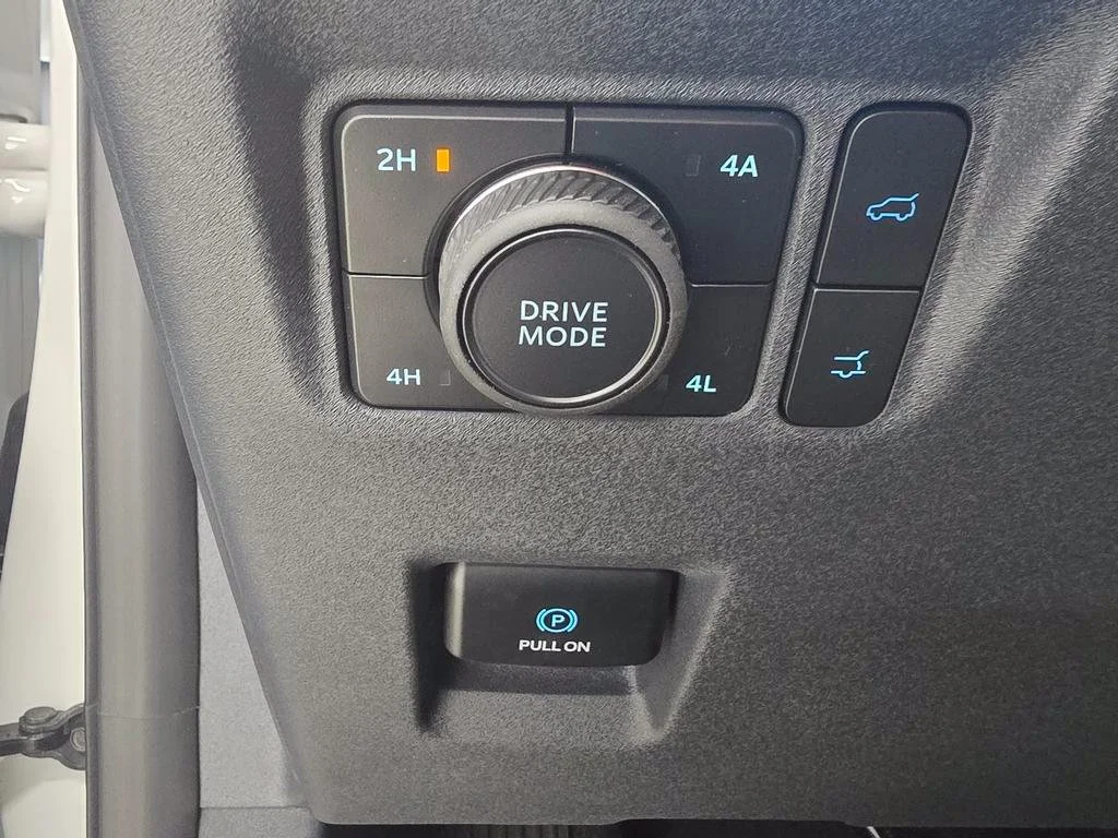 New 2027 Star White Metallic Tri-Coat Ford MAX Platinum image 22