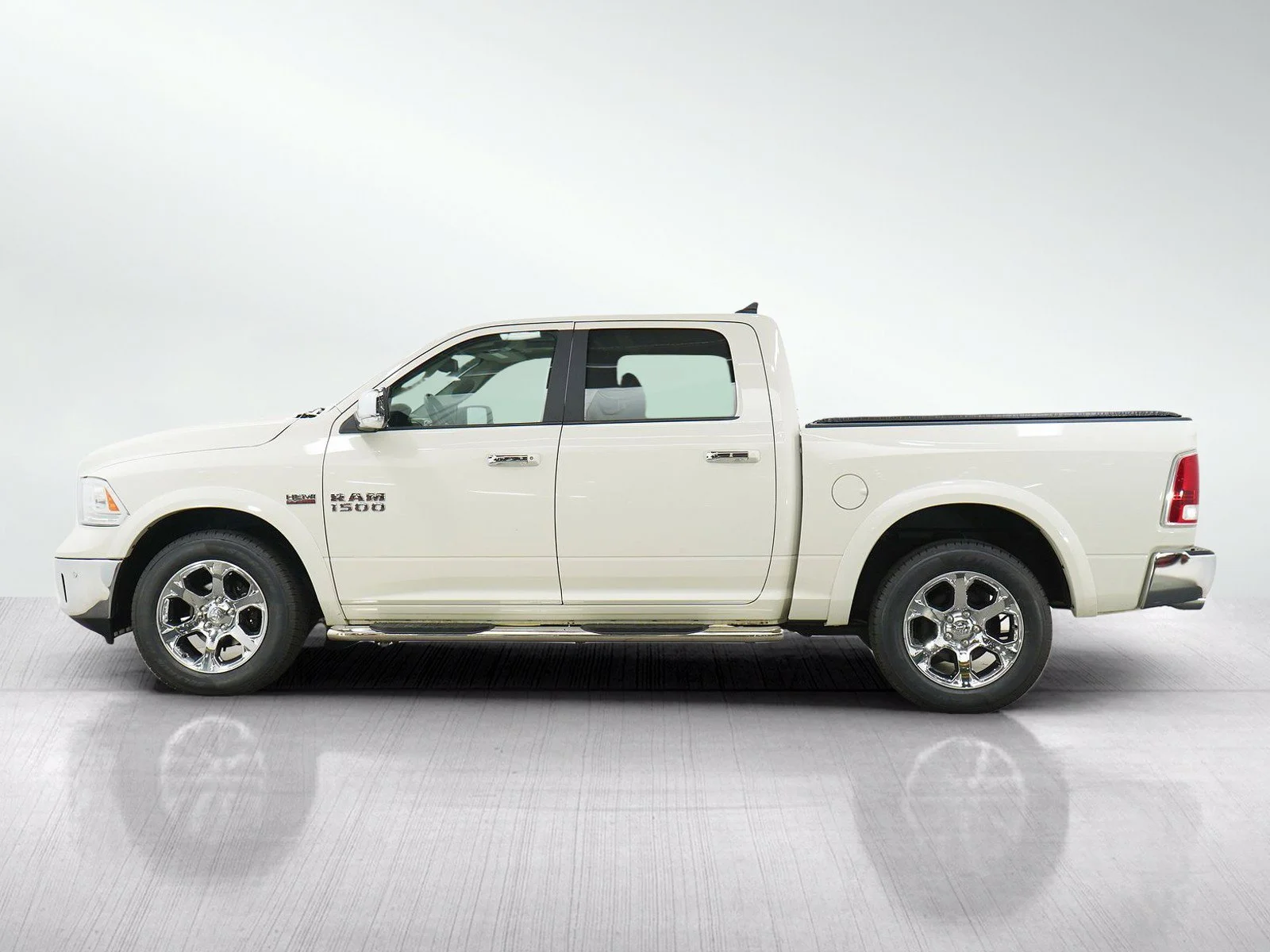 Used 2018 RAM Ram 1500 Pickup Laramie with VIN 1C6RR7NT5JS190268 for sale in Wayzata, Minnesota