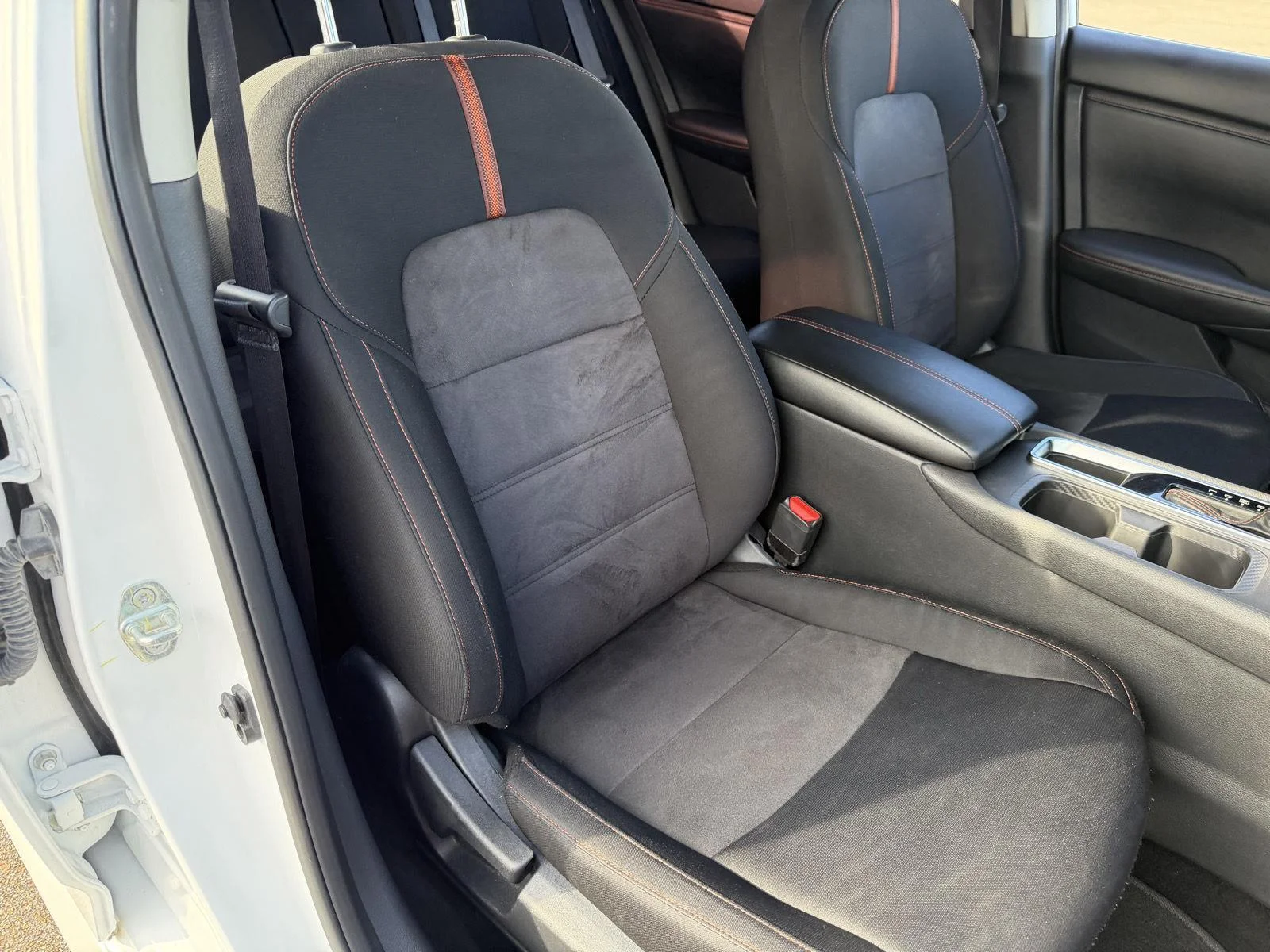 Used 2025 Aspen White/Super Black Nissan SR image 20