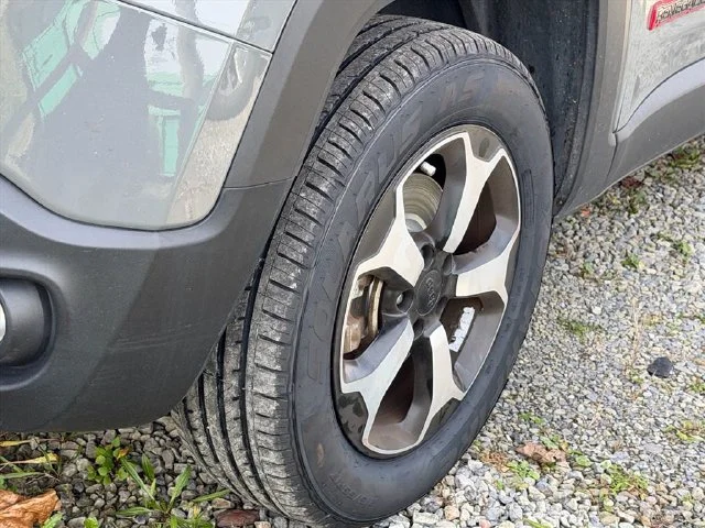 Used 2021 Gray Jeep Trailhawk image 5