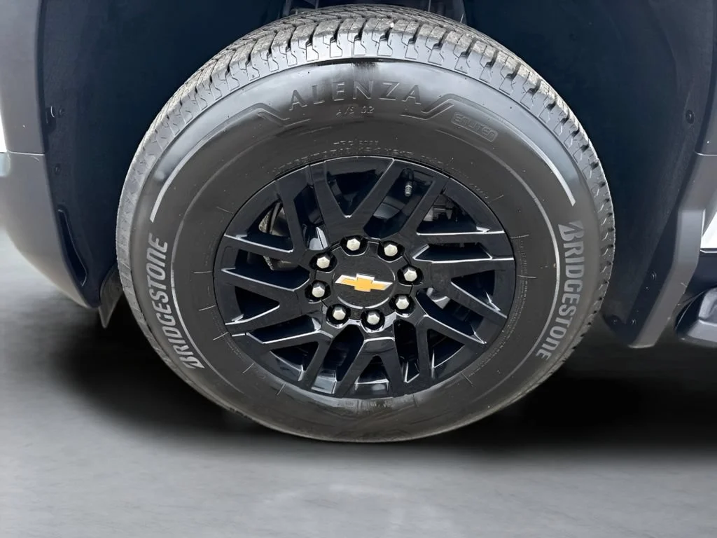 Used 2026 Summit White Chevrolet LT - Extended Range image 35