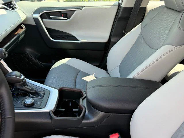 Certified Used 2025 WIND CHILL PEARL Toyota Limited image 39