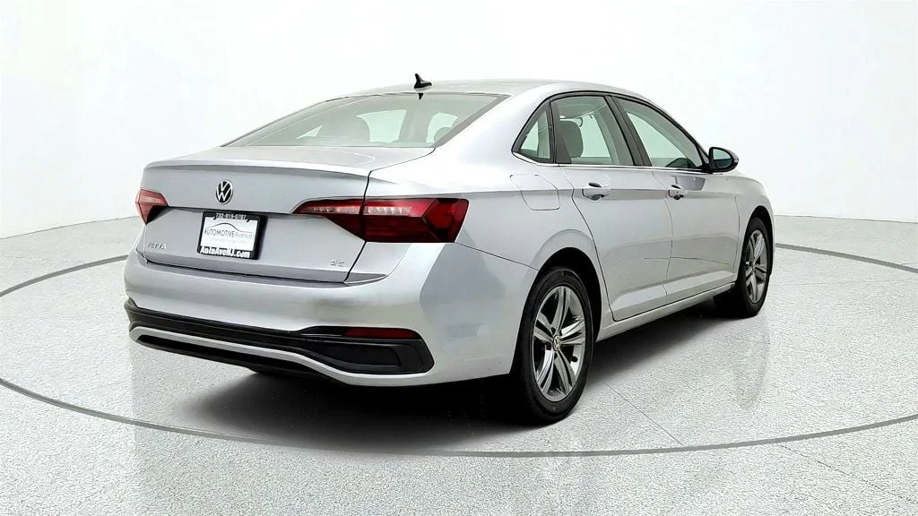 Used 2024 Pyrite Silver Metallic Volkswagen SE Automatic image 5