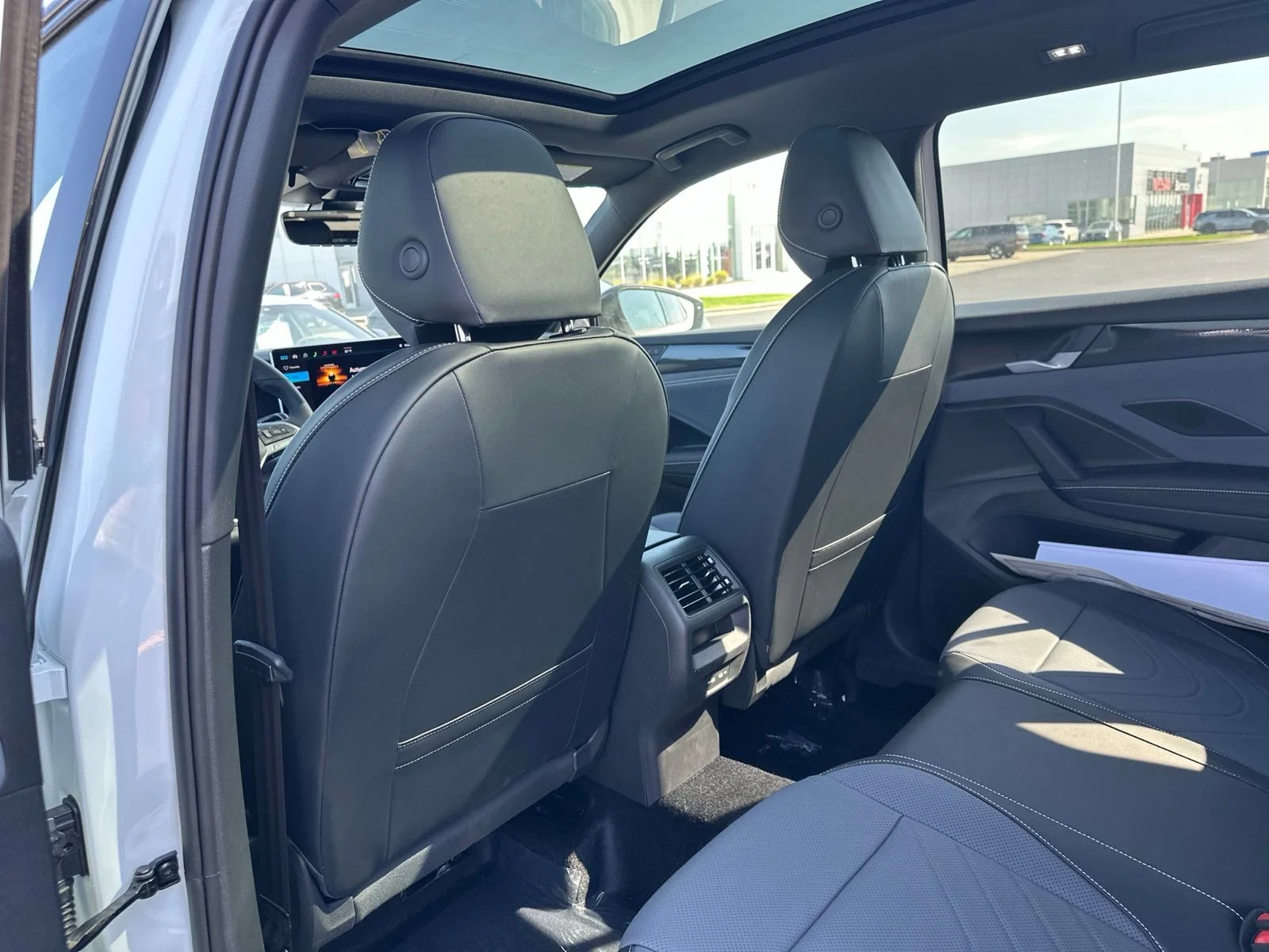 New 2026 White/off-white Volkswagen 2.0T SE R-Line Black image 20
