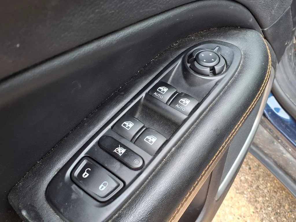 Used 2018 Blue Jeep Limited image 13