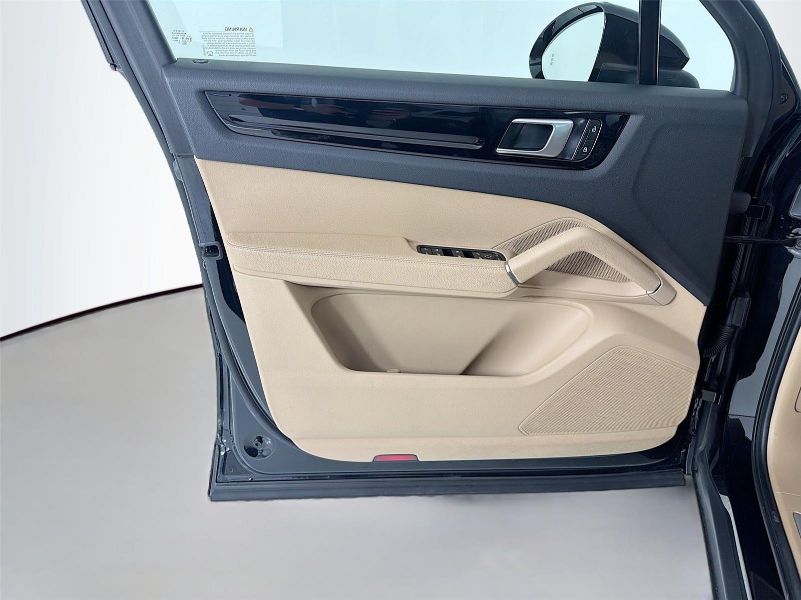 Used 2023  Porsche  image 6