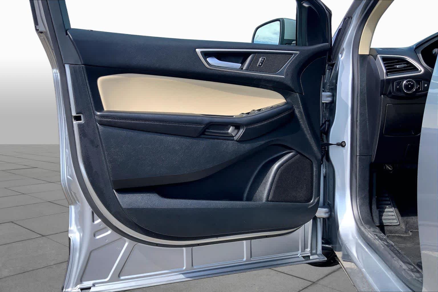 Used 2024 Iconic Silver Ford SEL image 22