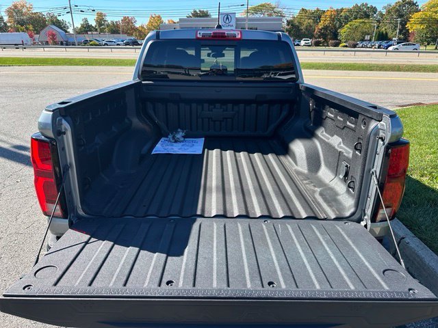 Used 2024 Gray Chevrolet Z71 image 39