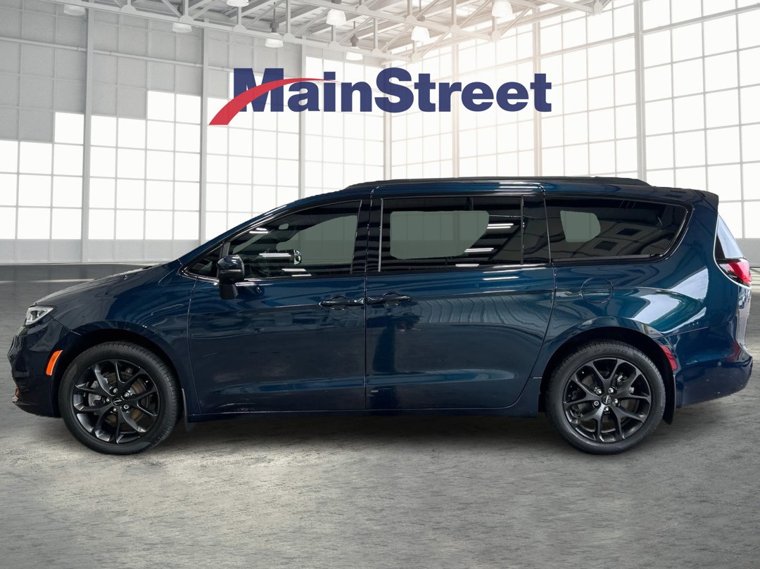 Used 2023 Chrysler Pacifica Touring L with VIN 2C4RC3BG6PR545615 for sale in Kansas City