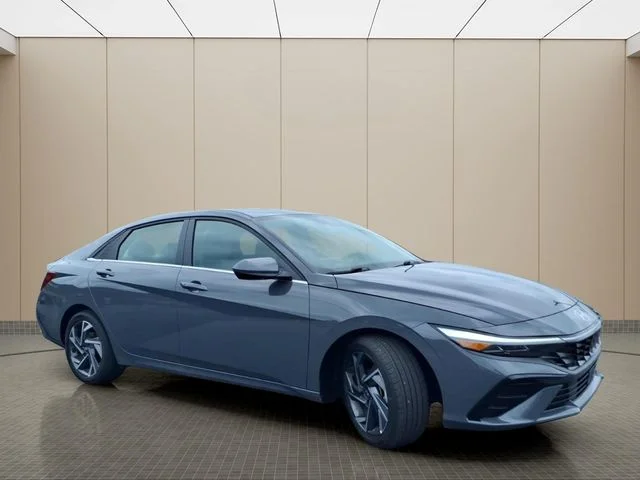 Used 2024 Gray Hyundai SEL image 5