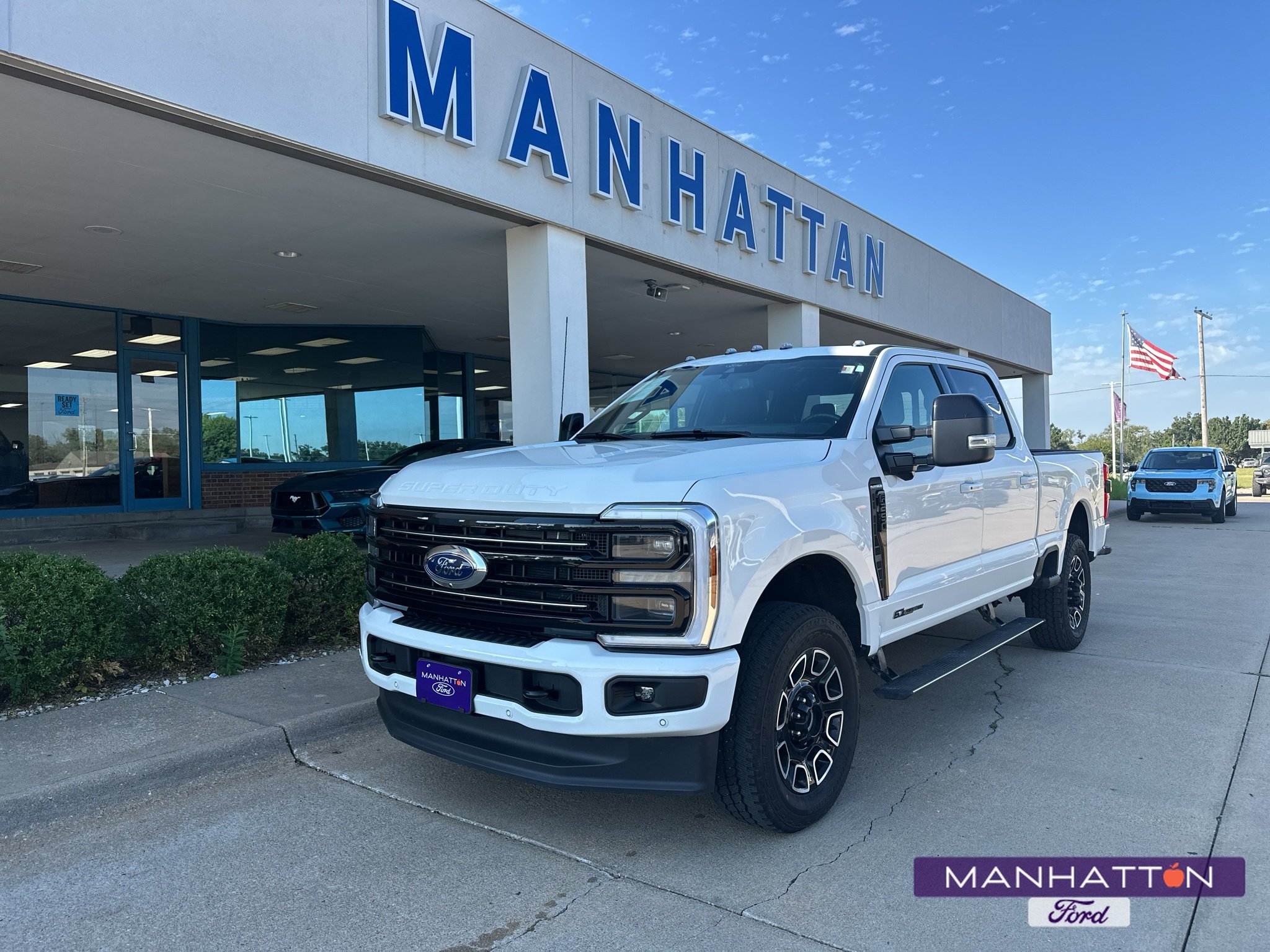 Used 2025 Star White Metallic Tri-Coat Ford Platinum image 1